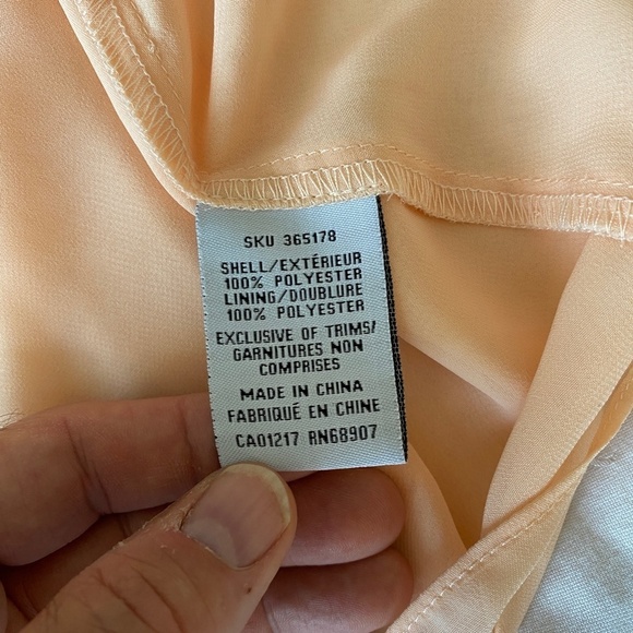 Le Chateau Women's‎ Peach Satin Spaghetti Strap Layered Front Lightweight Top XL - Picture 7 of 11